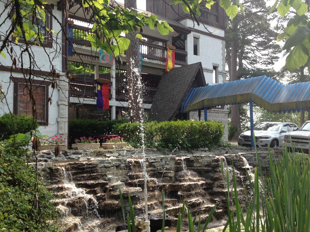 Matterhorn Tower Hotel Eureka Springs Buitenkant foto