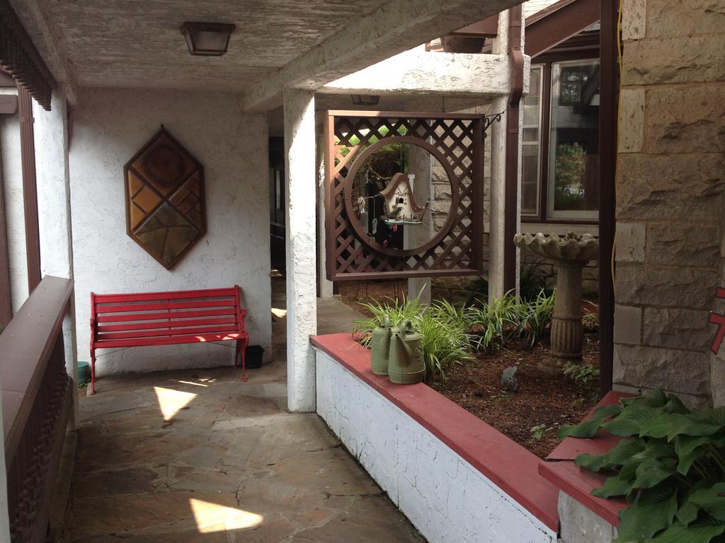 Matterhorn Tower Hotel Eureka Springs Buitenkant foto